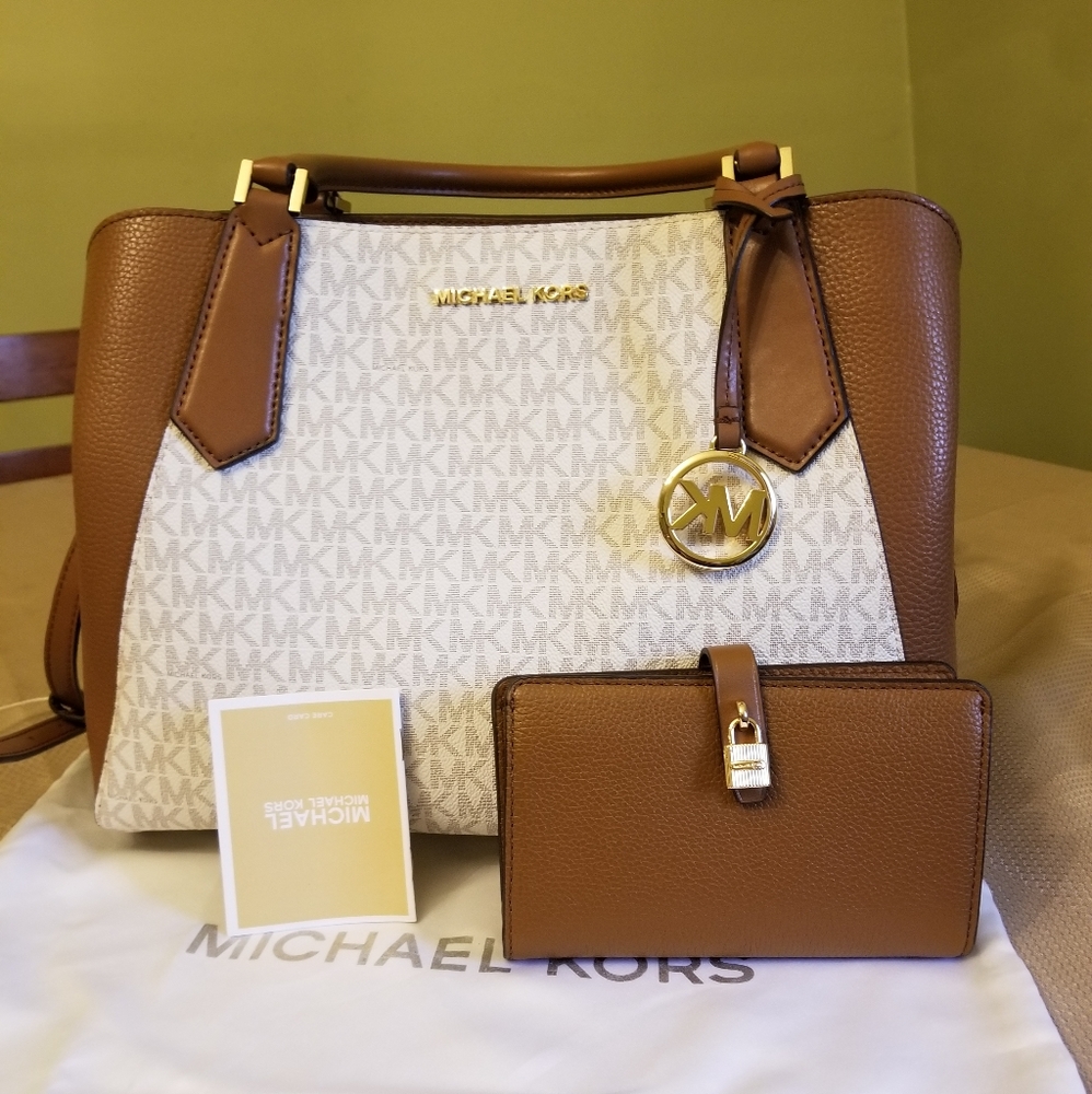 Michael kors handbag and wallet and storage bag br